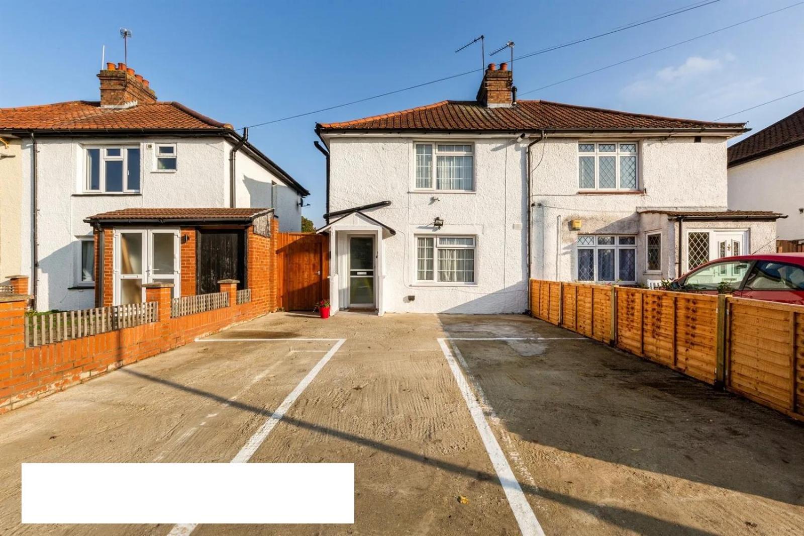 Cosy Private Flat In London, Free Parking On Premise Apartment