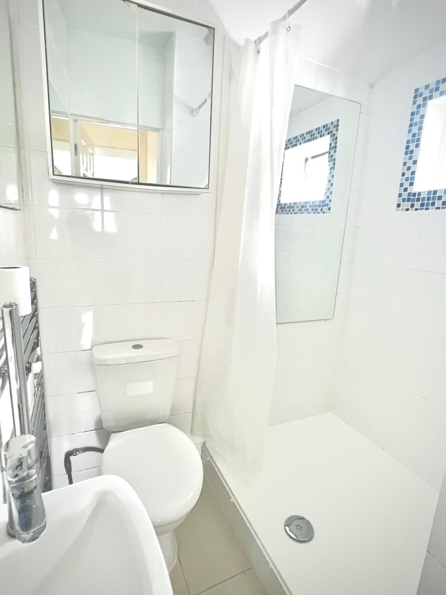 Cosy Private Flat In London, Free Parking On Premise Carshalton