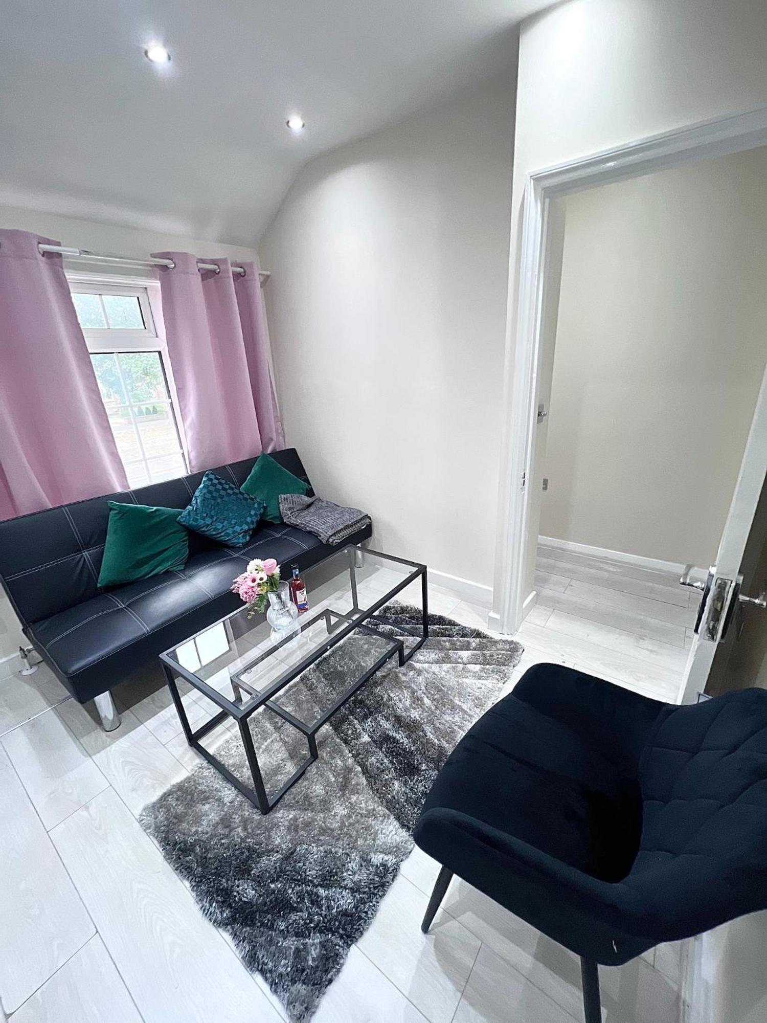 Cosy Private Flat In London, Free Parking On Premise Apartment Carshalton